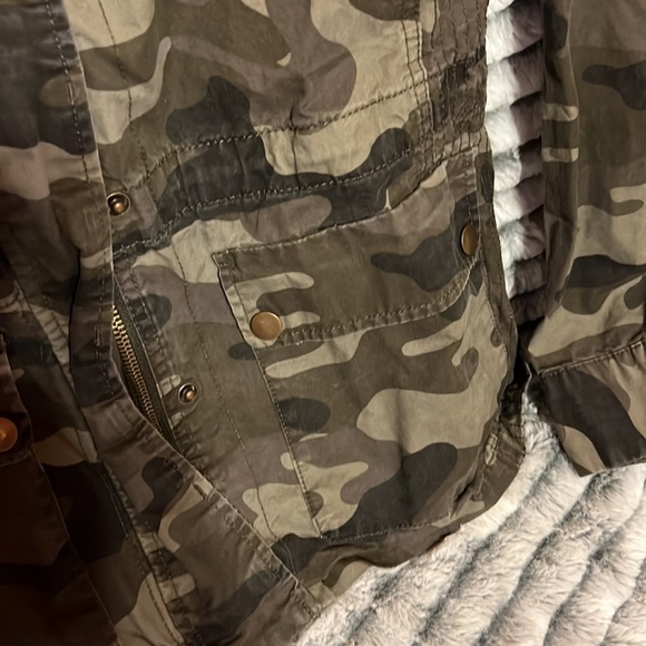 Love tree camo jacket size large - Picture 4 of 5